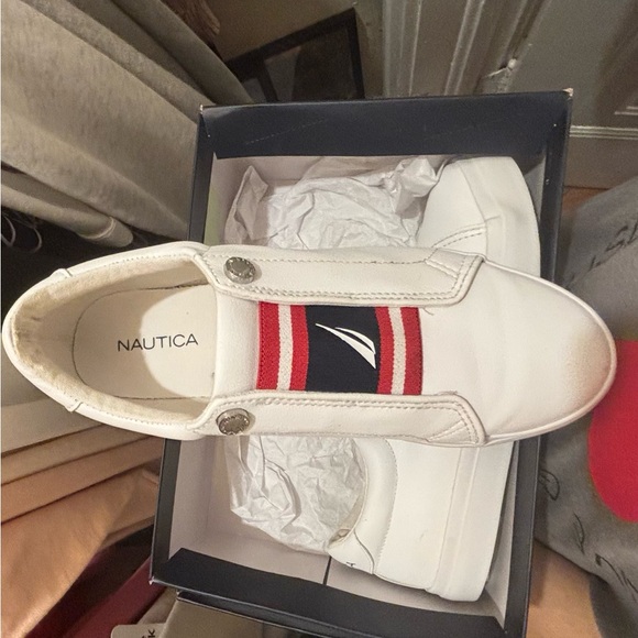 White Nautica trainers with red and blue accents - Picture 2 of 4